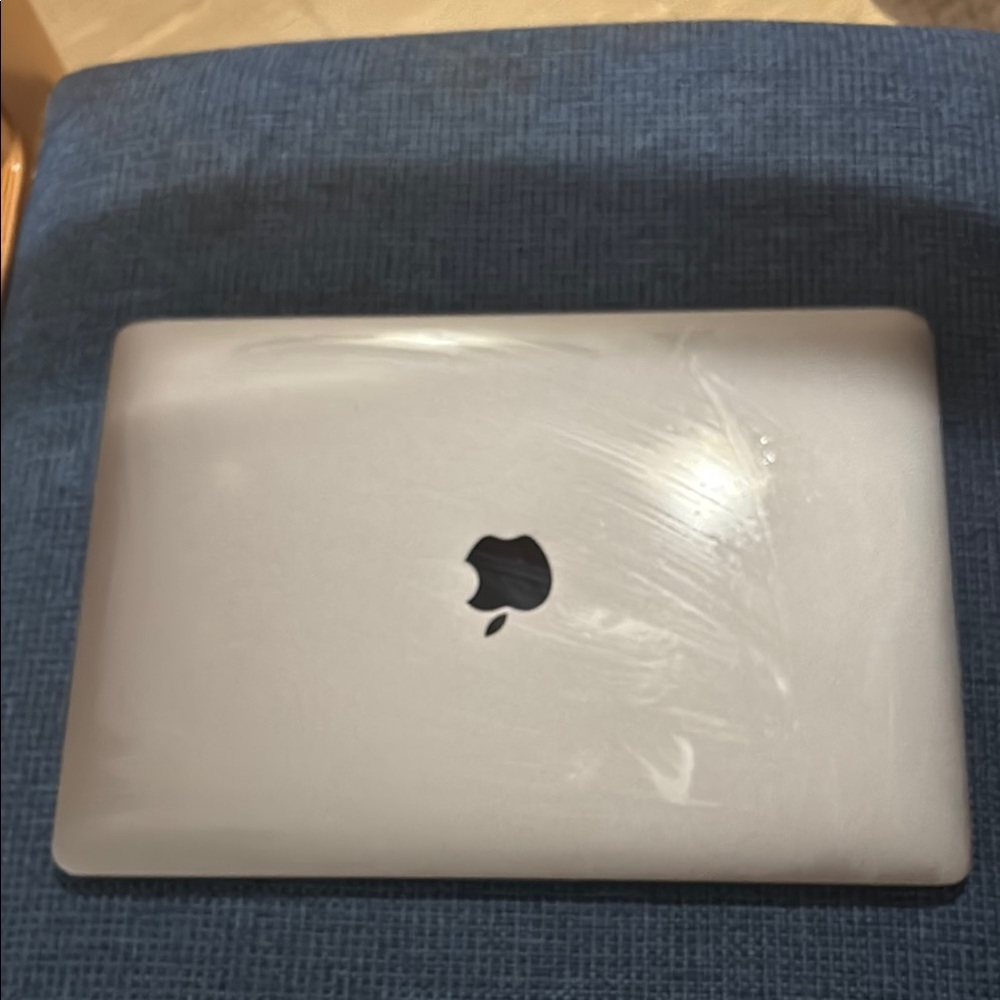 MacBook Pro i7 3.3GHz 13” (Late 2016) 1TB SSD. (buyer cancelled the order)